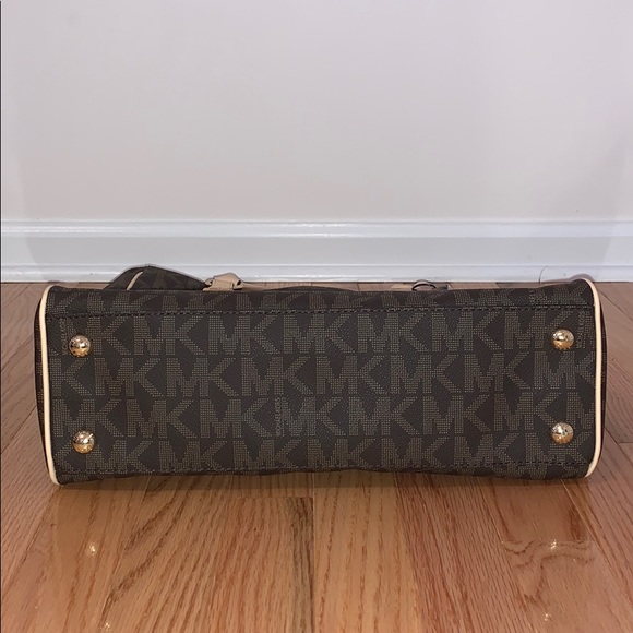 Michael Kors Monogram Bag - Picture 8 of 8